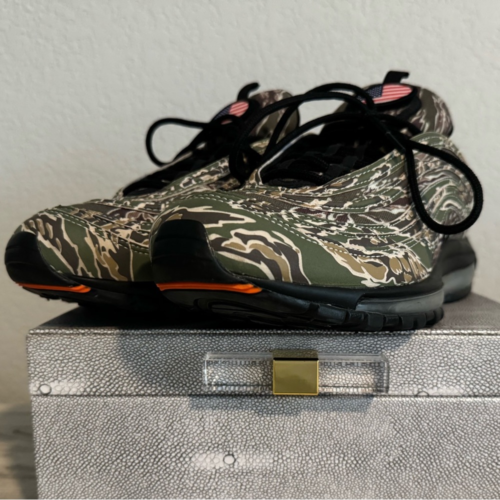 2017 Air Max 97 'USA'
Sz9.5
